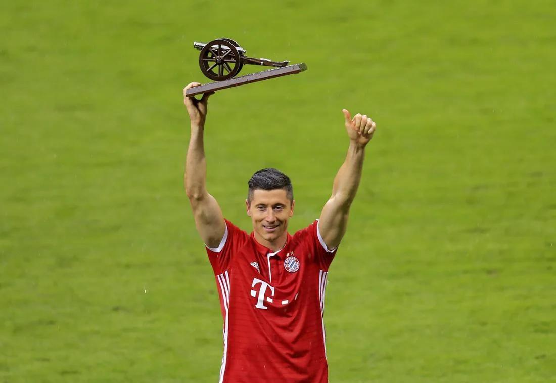 莱万多夫斯基在IG比赛中精彩发挥，势不可挡引发热议！的简单介绍爱游戏数字体验