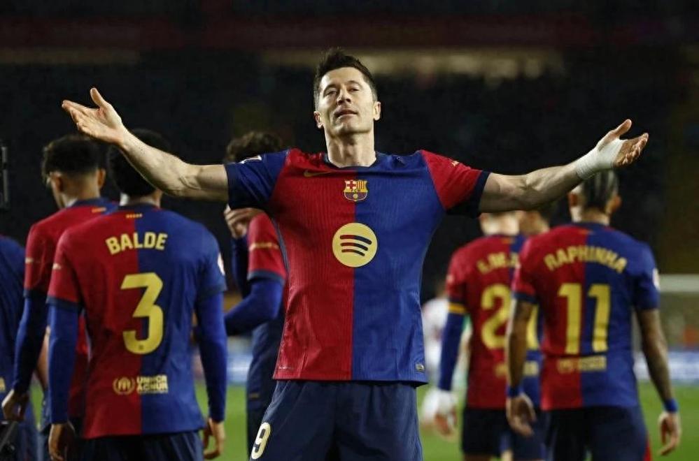 莱万多夫斯基在IG比赛中精彩发挥,势不可挡引发热议!的简单介绍爱游戏数字体验